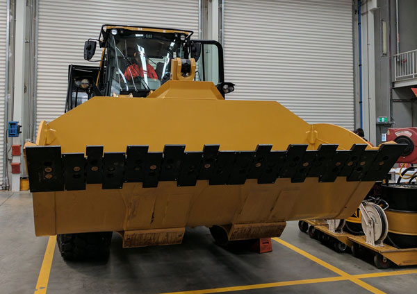 CAT 966M with TEDGE - Using existing holes in Moldboard.